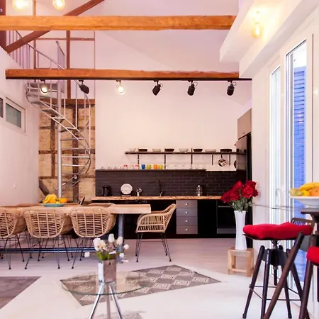 Naluna Boutique - Penthouse Apartment Lefkada City